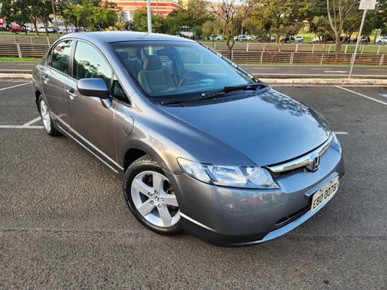 HONDA CIVIC 1.8 LXS 16V FLEX 4P AUTOMÁTICO HONDA CIVIC 1.8 LXS 16V FLEX 4P AUTOMÁTICO